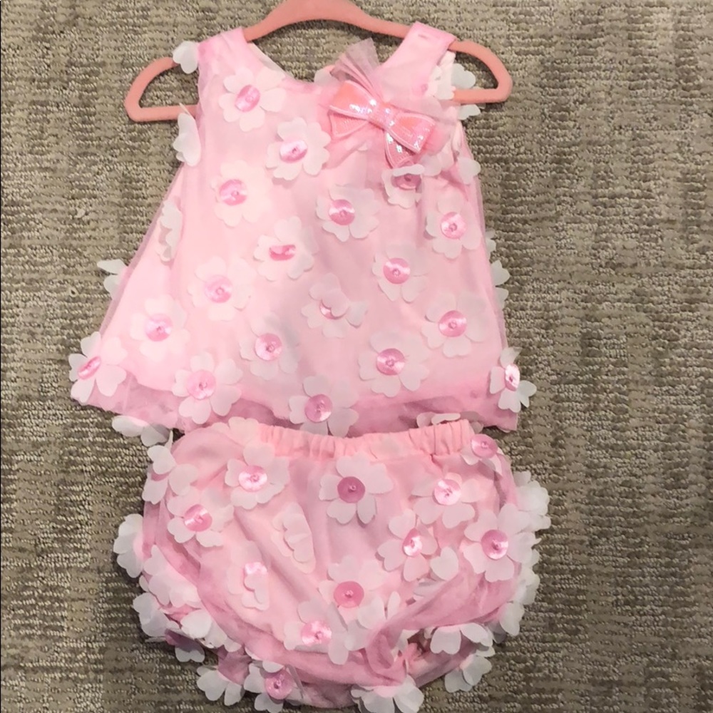 Gorgeous pink flower cach cach outfit